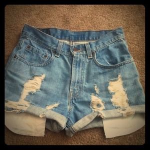Distressed high waisted shorts:)