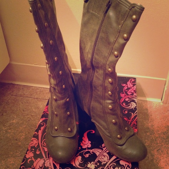 *REDUCED* Qupid boots