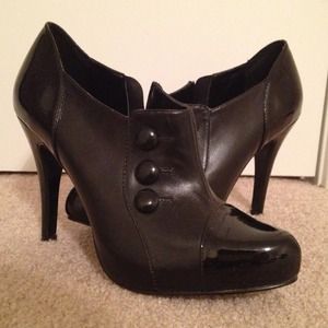 Steven by Steve Madden black booties