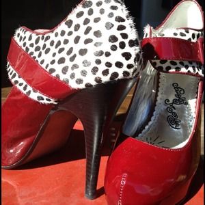 RED W/FAUX PONYHAIR MARYJANES!