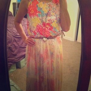 (Med) Maxi style dress with lace overlay