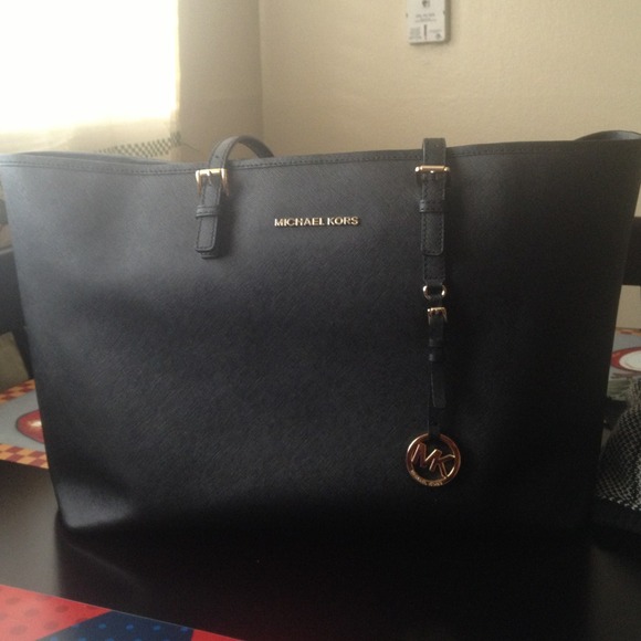 Michael kors tote bag fairly new