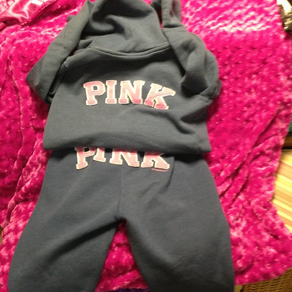 VS sweatsuit REDUCED🌷