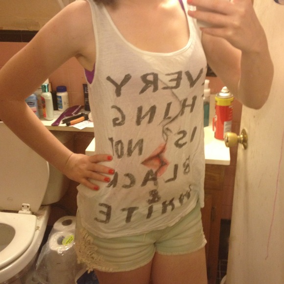 ❌Sold❌White tank top - Picture 3 of 4