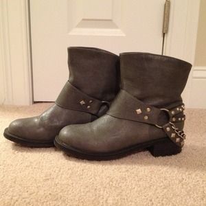 Grey biker boot
