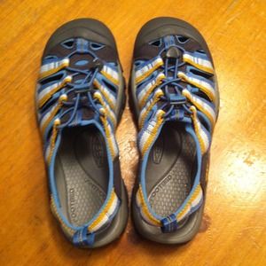 New Women's Keens size 9