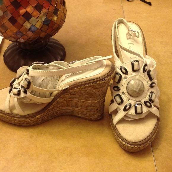 Wedge sandal - Picture 2 of 3