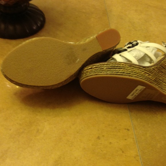 Wedge sandal - Picture 3 of 3
