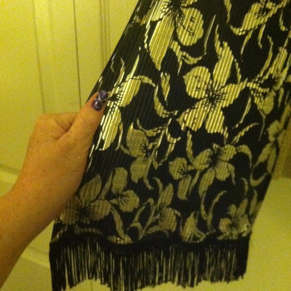 Sweater - Picture 2 of 4