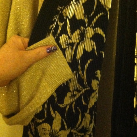 Sweater - Picture 4 of 4