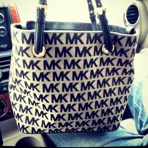 💯 Percent Authentic Michael Kors Tote & Wallet!!