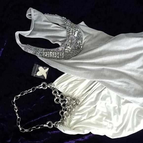 Bundle of 2 tops + wing earrings for Michelle