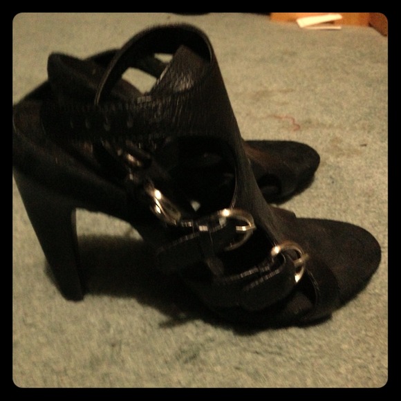 ***Reserved***Bundled Nine West shoes & VS BAG