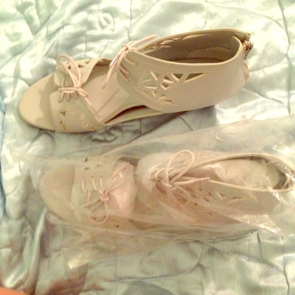 💢SOLD💢Flats