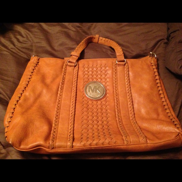 Large tan MK Michael Kors handbag! 💜Authentic💜