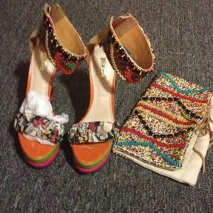 Multicolored shoe with matching clutch