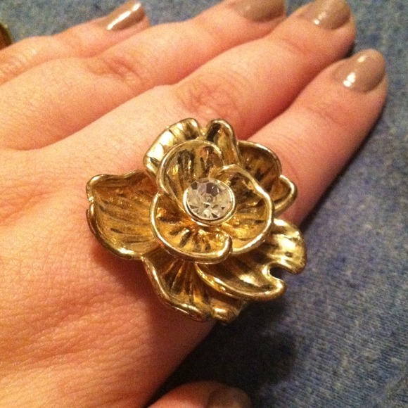 Gold flower cocktail ring!