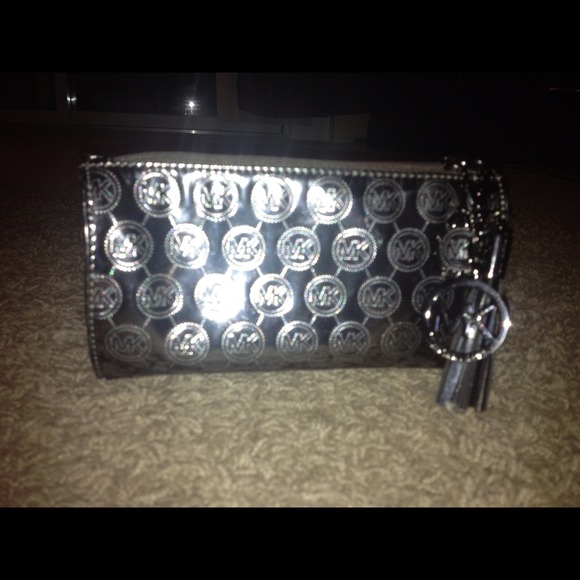💥SOLD💥**AUTHENTIC MICHAEL KORS** makeup bag