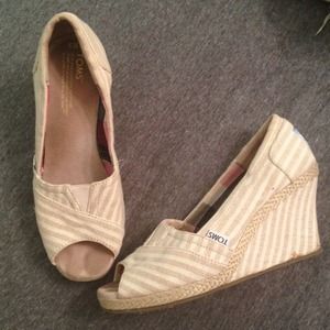 Toms wedges