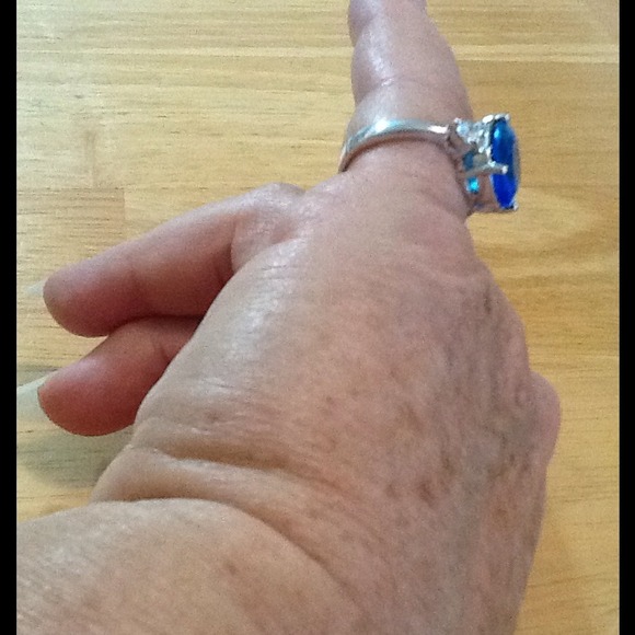 Ring - Picture 3 of 4