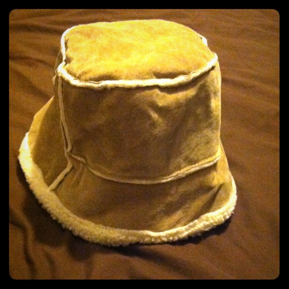 Furry hat - Picture 1 of 2