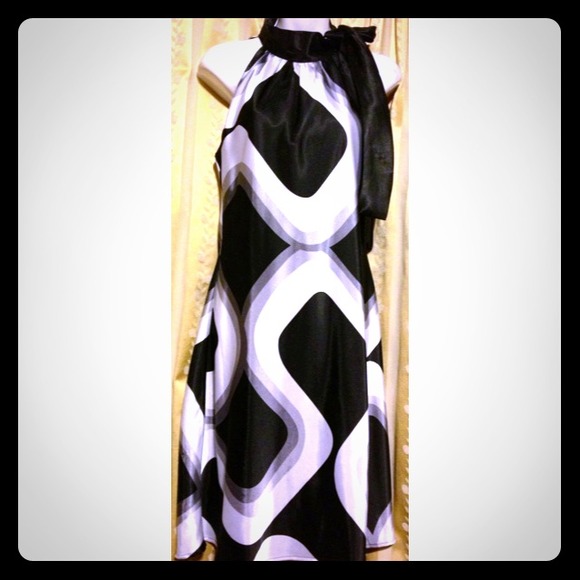 Dresses & Skirts - REDUCED Crinkle HIgh Neck Sleeveless Dress size 9