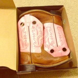 Bundle Little girls boots and aldo flip floods.