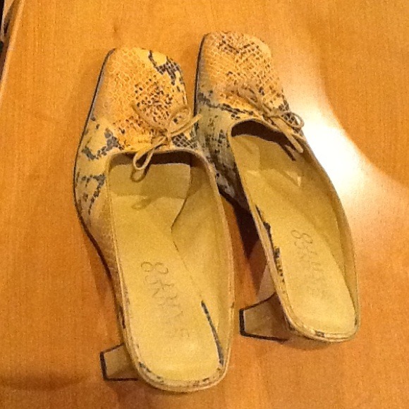 Shoes - Picture 4 of 4