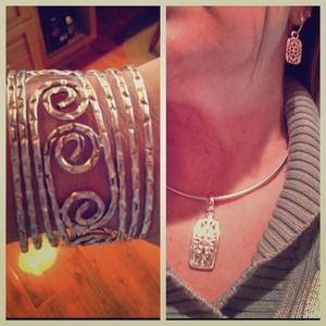 Chic necklace and earrings