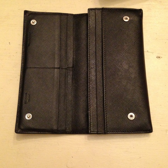 **Sold***PRADA - Saffiano Nero Wallet - Picture 2 of 4