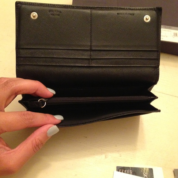 **Sold***PRADA - Saffiano Nero Wallet - Picture 3 of 4