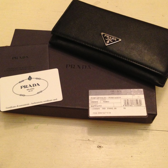 **Sold***PRADA - Saffiano Nero Wallet - Picture 4 of 4