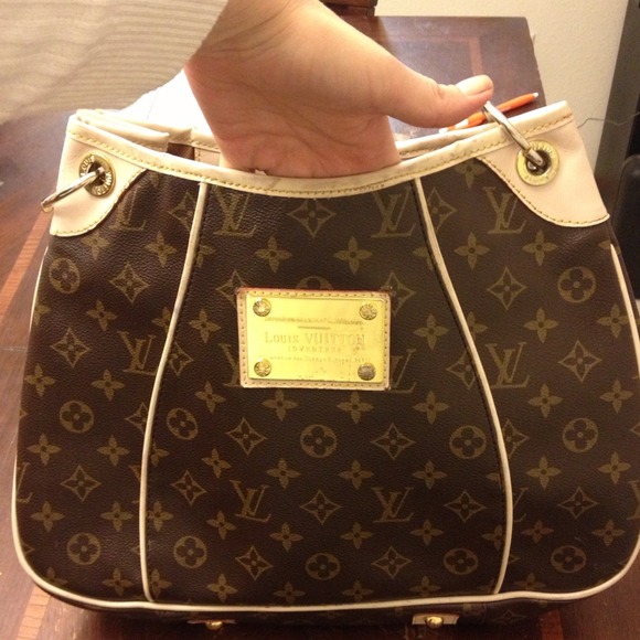 Cute brown purse ON HOLD!!!