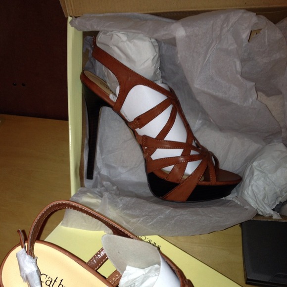♥️♥️♥️Sandals♥️♥️♥️ - Picture 2 of 2