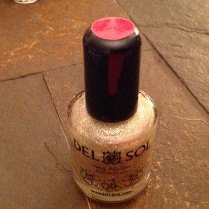 Del sol sun changing colors nail polish