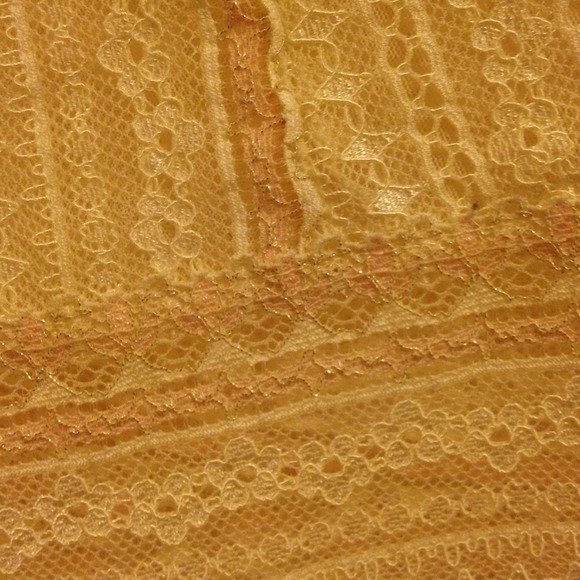 🎉🎉REDUCED🎉🎉 BR lace top - Picture 4 of 4