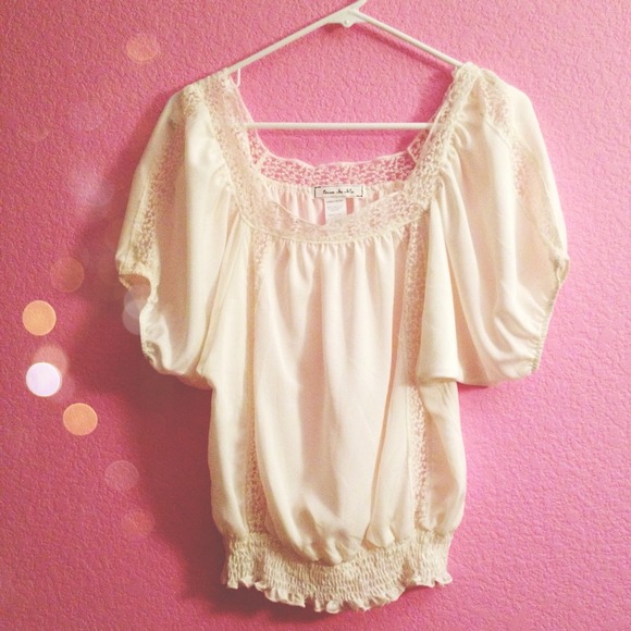 Tops - CUTE CREAM BLOUSE