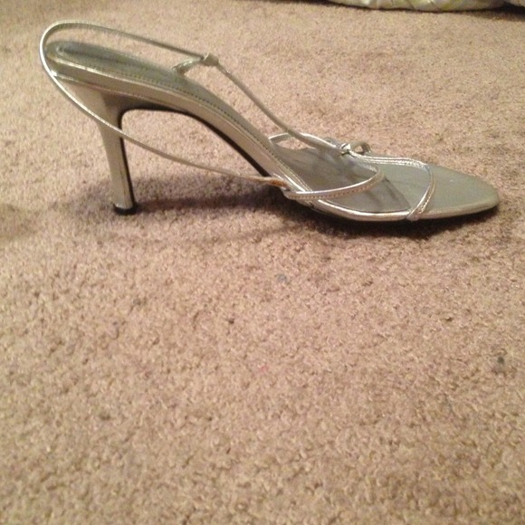 Nine West silver heels - Picture 2 of 3