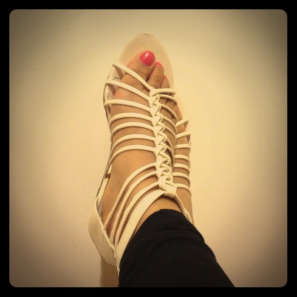 *S🚫LD* White Strappy Wedge Sandals