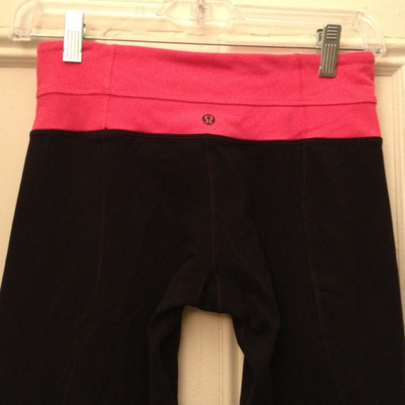 Lululemon size 4 groove reversible capris - Picture 2 of 2