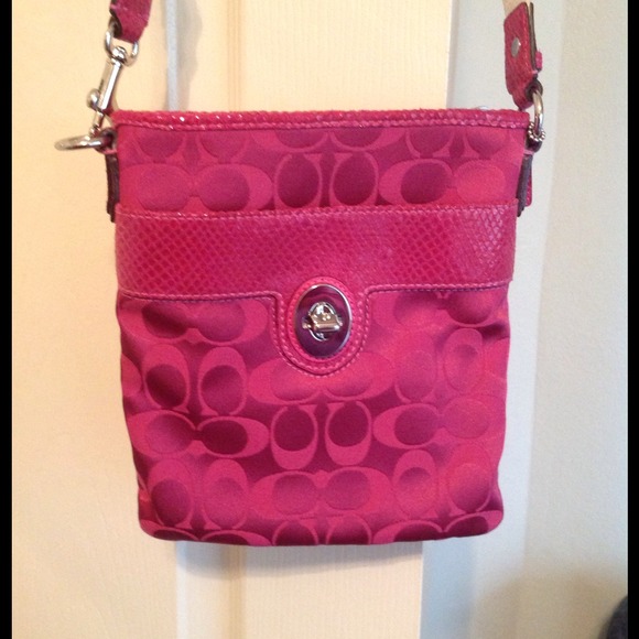 ❤REDUCED❤ Pink Coach cross body! Make me an offer!