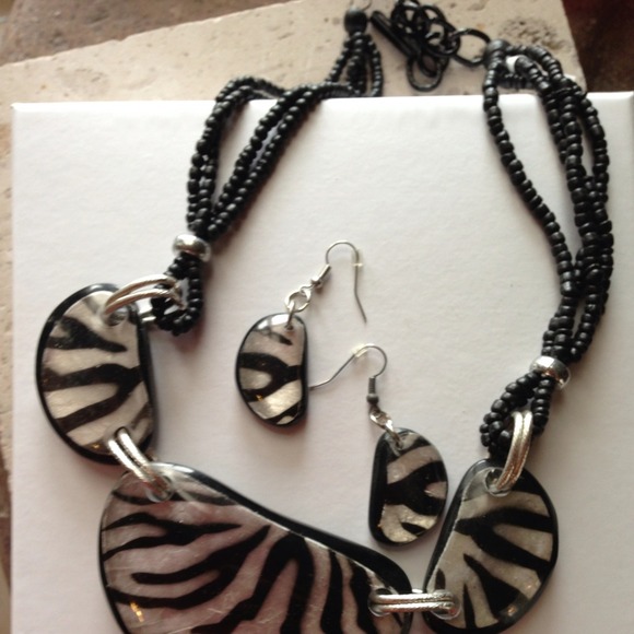 Set - Picture 2 of 3