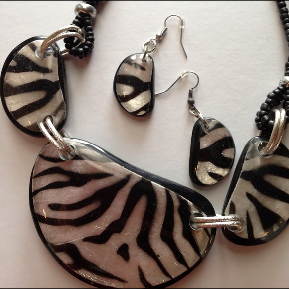 Set - Picture 3 of 3