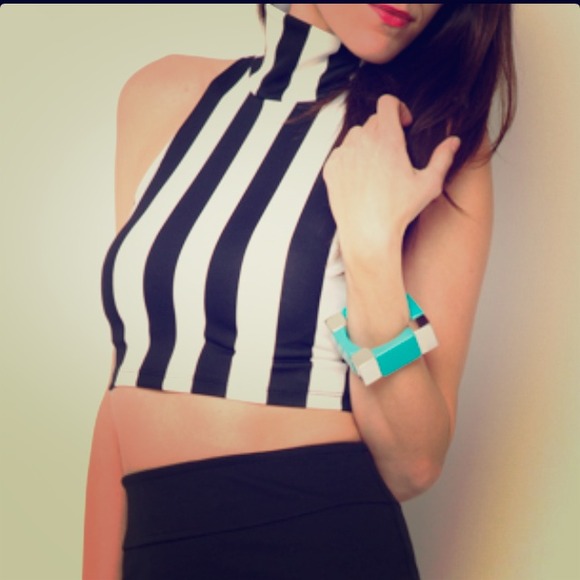 Stripped crop top ❤ TRADE. ❤