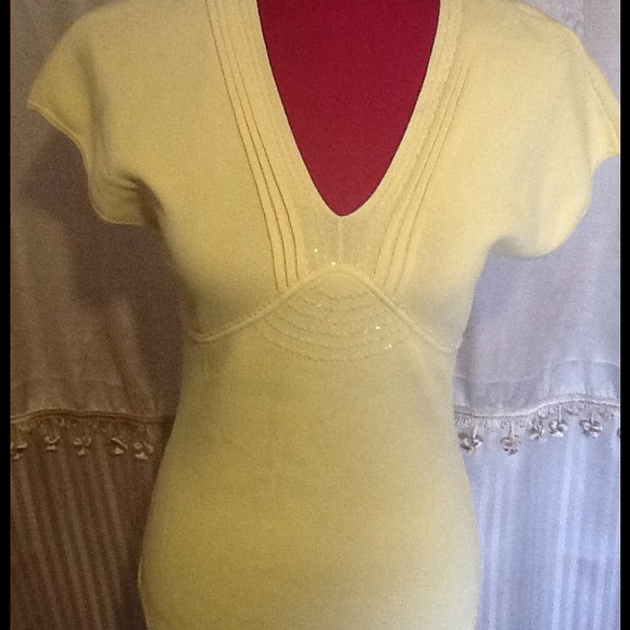 Beautiful yellow top. SOLD!!!!