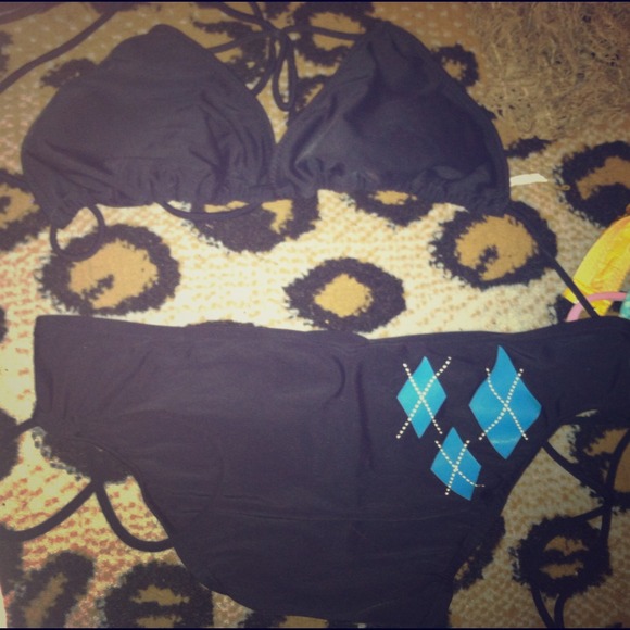Black plain top n black bottoms