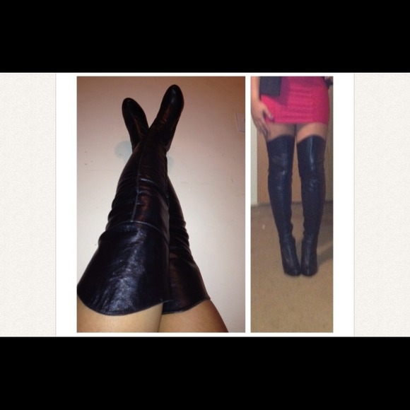 🚨HOLD🚨 Black leather thigh boots