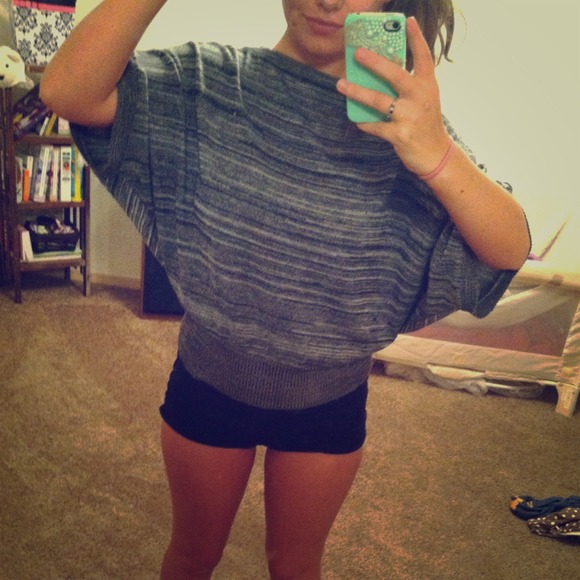 batwing grey and black top 😬