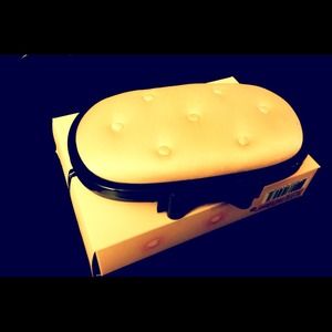 Mac make up mini kit.