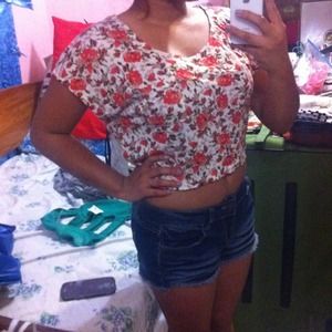 ❌SOLD❌Floral Crop Top